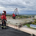 Übung der Höhenrettung am Hochhaus Varkausring 2 a (Foto: Höhenrettung Heidenau