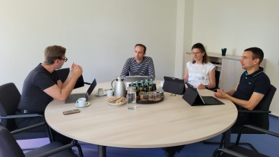 Leonard Scholz im Gespräch mit Vertretern der WGP