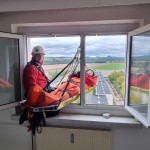 Übung der Höhenrettung am Hochhaus Varkausring 2 a (Foto: Höhenrettung Heidenau)